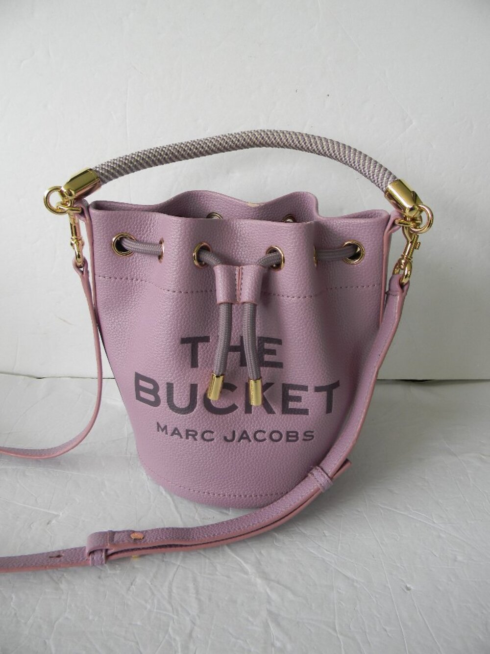MARC JACOBS THE BUCKET DRAWSTRING LIGHT PURPLE PEBBLE LEATHER CROSSBODY BAG
